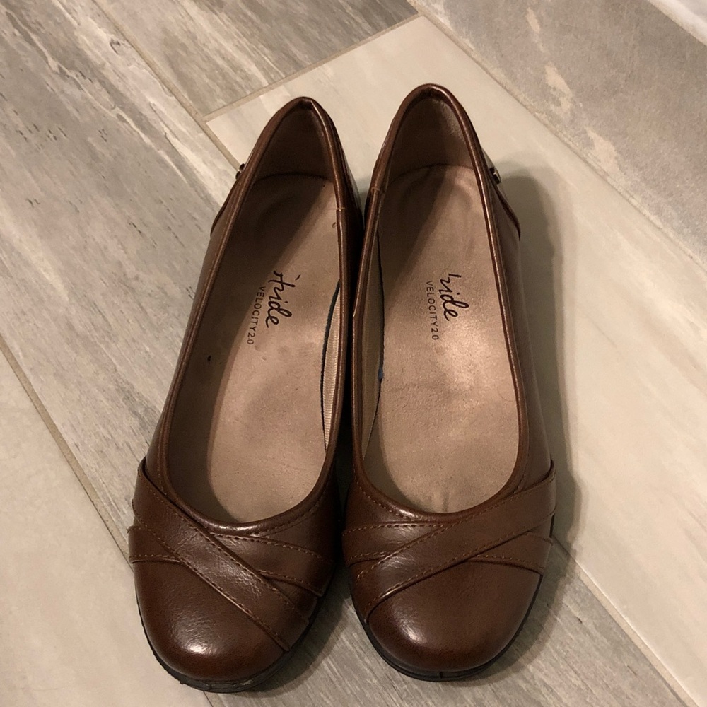 Life Stride Velocity 2.0 Women's Brown Flats